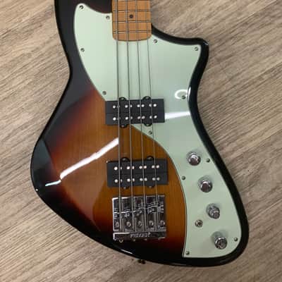 Fender Player Plus Active Meteora Bass 2022 - Present - 3-Color Sunburst image 4