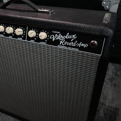 Fender "Custom" Vibrolux Reverb 40-Watt 2x10" Guitar Combo - Used image 3