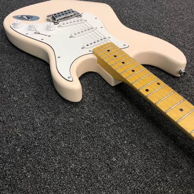G&L Tribute Series Legacy - White Gloss with Maple Fretboard image 13