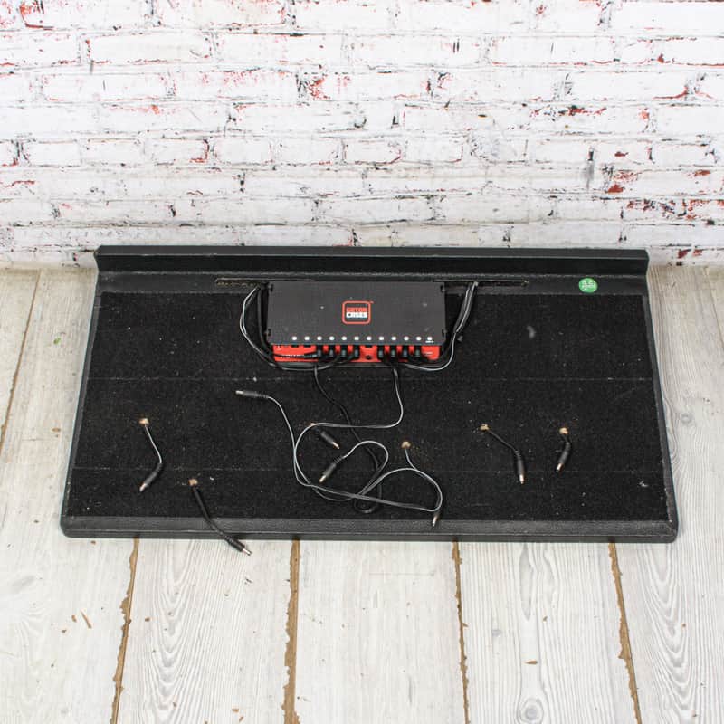 Gator - Large Pedalboard w/POWER-12 PSU & Bag - USED image 1