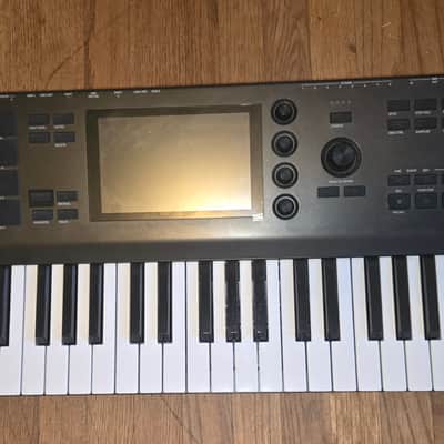 Akai MPC Key 61 Standalone Workstation Synthesizer 2022 - Present - Black image 3