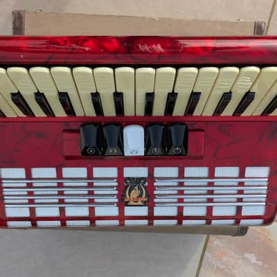 Parrot MUS1307 - 48 bass piano accordion, 1970 image 13