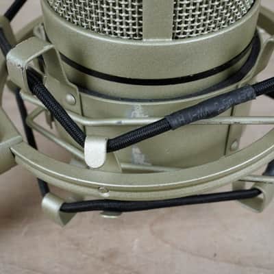 MXL 990 Condenser Microphone w/ Shockmount image 9