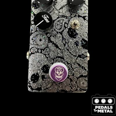 Flattley Guitar Pedals Revolution 2019 - Present - Black / Silver Paisley Skulls - X17035 image 2