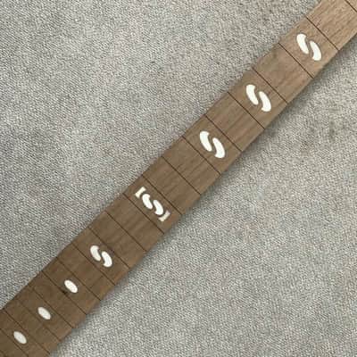Harley Benton 4 String Bass Maple Neck, 24 Frets Rosewood Fingerboard image 2