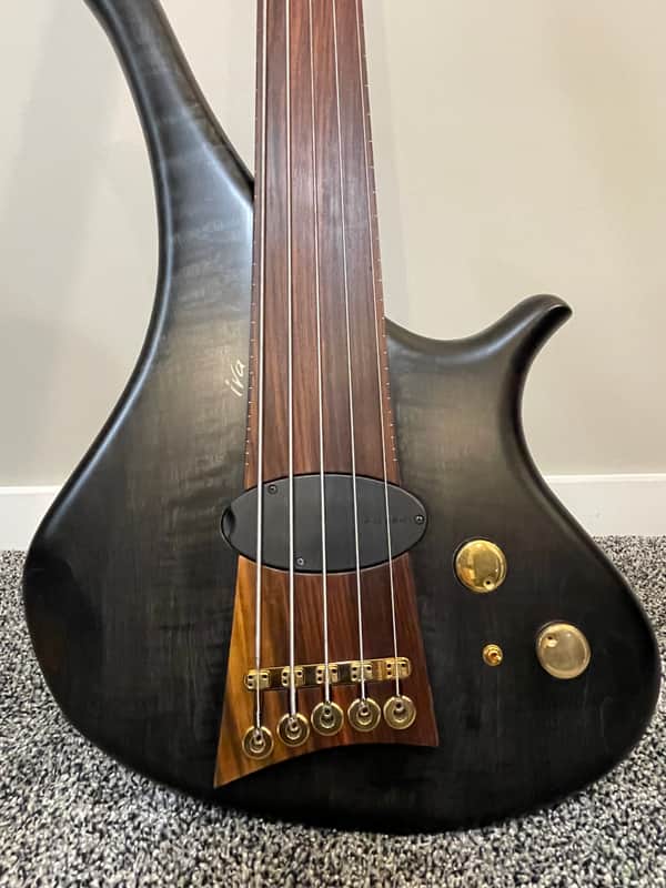 Marleaux Diva Fretless 5-string Bass