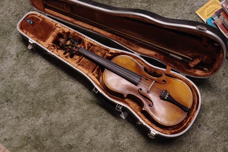 Used Vintage 4/4 Violin with hard case One-Piece flame back OLD image 1