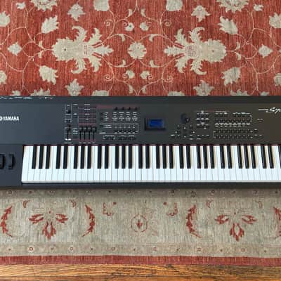 YAMAHA S70 XS - 76 Key Synthesizer Stage Piano image 2