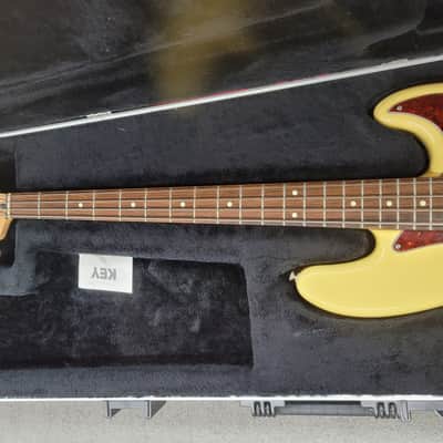 Fender Deluxe Active Jazz Bass with Case 2008- Vintage White image 3