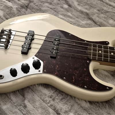 Fender Classic Series '60s Jazz Bass Lacquer - 2017 - Olympic White - 4-String Bass image 5