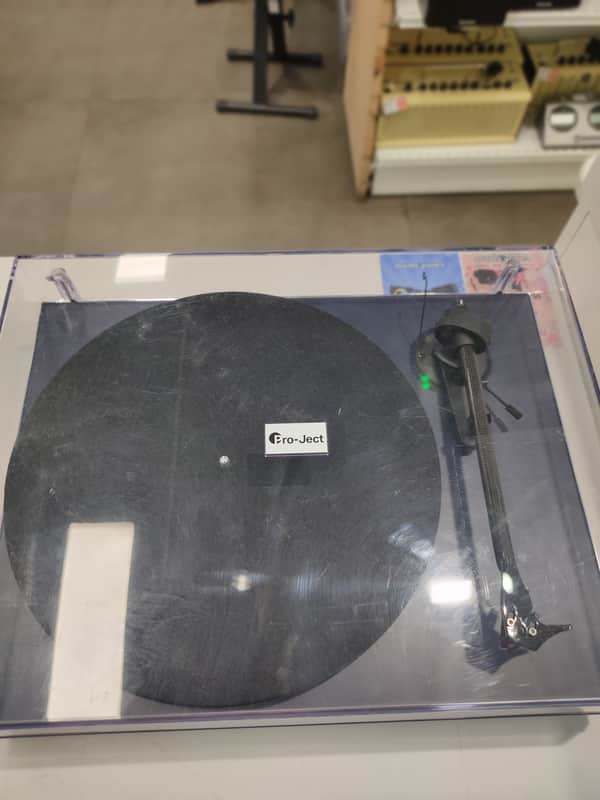 Pro-Ject Debut Carbon EVO Belt Drive Turntable 2020 - Present - Gloss Black image 1
