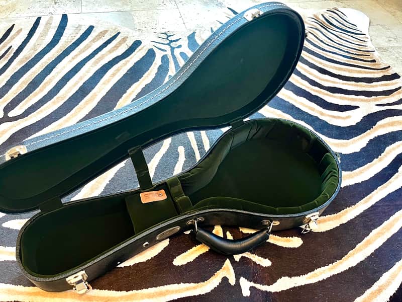 TKL Hard shell Mandolin Case - Black with Olive green plush interior image 1