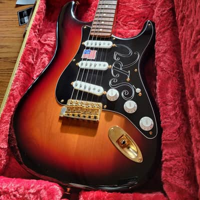 Near Mint!!! Fender Signature Stevie Ray Vaughan Stratocaster 3-Color Sunburst, Pro Set image 1