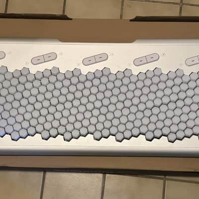 Lumatone Isomorphic Keyboard image 1