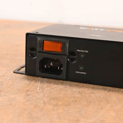 WattBox WB-200-2 Mounted Power Conditioner with 2 Outlets CG01W8U image 3
