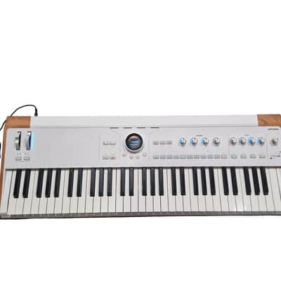 Arturia Astrolab 61 - Stage Piano/Synthesizer - White/Wood - Excellent w/ Original Box & Power Supply