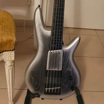 Ibanez GWB25th-SWF Gary Willis 25th Anniversary Signature Soundgear Fretless 2024 - Present - Silver Wave Burst Flat image 15