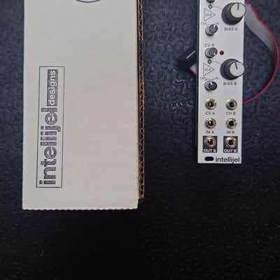 Intellijel uVCA II Dual Log / Lin VCA Eurorack Module 2013 - 2016 - Silver image 2