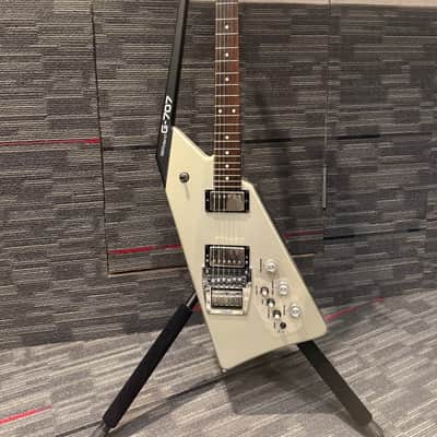 Roland GR-700 Guitar Synthesizer with pedal board