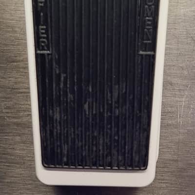 Dunlop 105Q Cry Baby Bass Wah 1999 - Present - White image 2