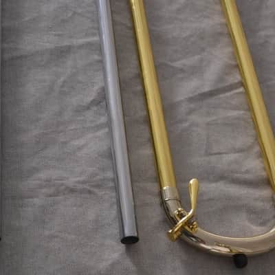 Trombon Bajo Shires Q36YR como nuevo image 2