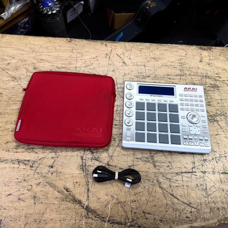 Used Akai MPC Studio Music Production Controller V1 with Bag USB Cable and THE 809 MPC Expansion CD image 1