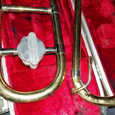 Holton Collegiate Trombone, with case and mouthpiece, USA. Acceptable condition image 4
