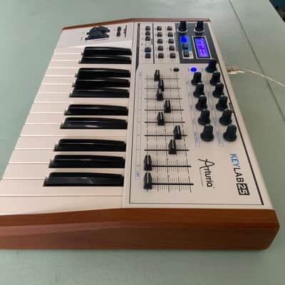 Arturia KeyLab 25 MIDI Controller Keyboard image 3