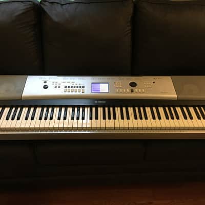 Yamaha DGX-520 - functions normally except for screen image 1