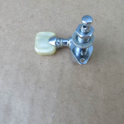 Single 1960s 1967 Grover Fender F USA Pat Pending Guitar Tuner Pearloid Button image 4