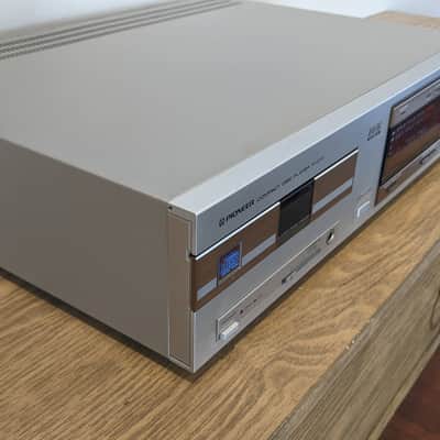 Pioneer P-D70 CD Compact Disc Player / Works / Super Clean / Rare