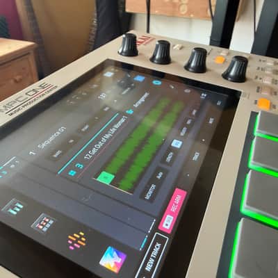 Akai MPC One Standalone MIDI Sequencer Retro Edition 2021 - Present - Grey image 2