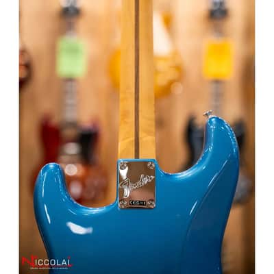 Fender American Professional Classic Stratocaster, Maple Fingerboard, Faded Lake Placid Blue image 14