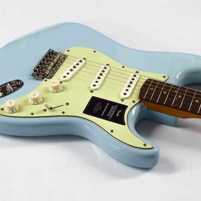 Fender Limited Edition Vintera II Road Worn '60s Stratocaster - Sonic Blue image 4