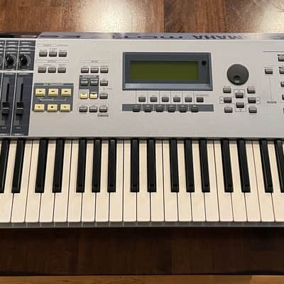 Yamaha Motif ES6 Music Production Synthesizer