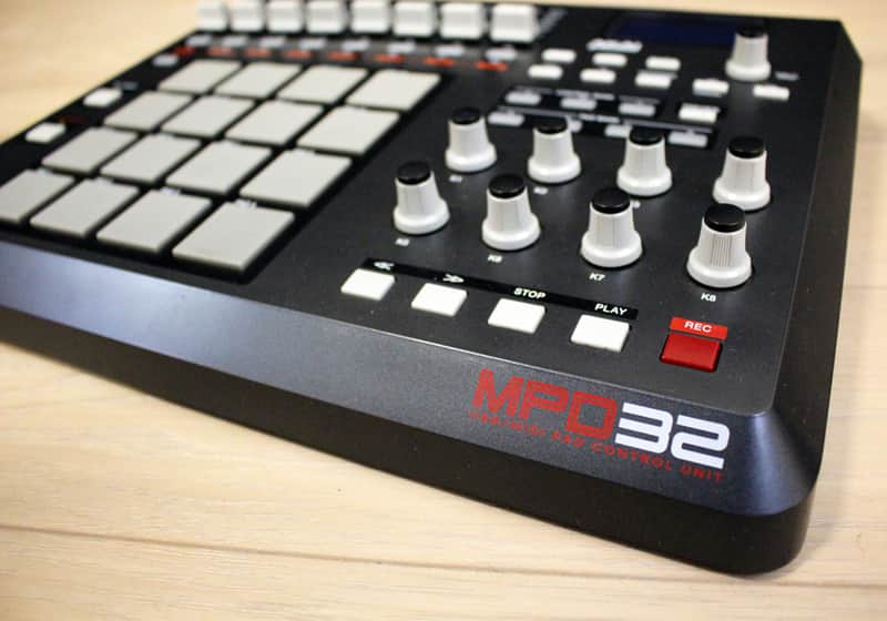 AKAI Professional MPD32 USB/Midi MPC Drum Pad Controller Unit - With USB Cable & Disc Bild 1