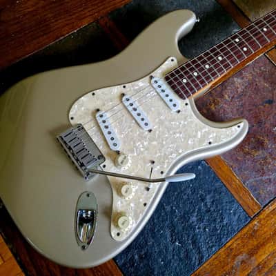 Fender Roadhouse American strat SSS w/ohsc 1997 - shoreline gold image 2