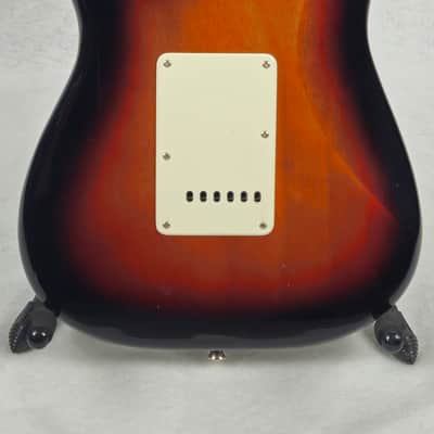 Squier Classic Vibe '60s Stratocaster with Laurel Fretboard 2025 - 3-Color Sunburst image 4