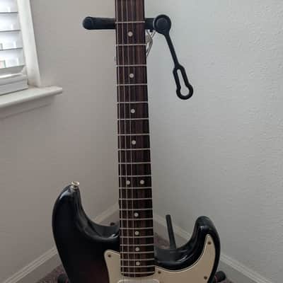Fender Highway One Stratocaster with Maple Fretboard 2006 - 2011 - 3-Color Sunburst image 3