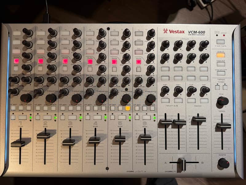 Vestax VCM-600 2000's - silver image 1