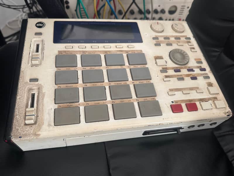 Akai MPC1000 Music Production Center 2004 - 2013 - Blue image 1