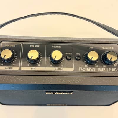 Roland Acoustic Chorus Mobile AC Battery-Powered Guitar Amp image 4
