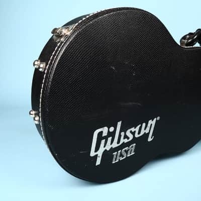 Gibson Made in Canada white plush-lined Les Paul shape electric guitar hard case image 4