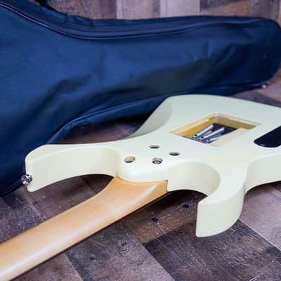 Ibanez PGM30-WH Paul Gilbert Signature with Lo TRS II Tremolo 1995 - 2002 - White image 4