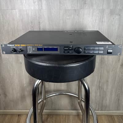 Roland SDE-330 Dimensional Space Delay 1993 - 1998 - Black
