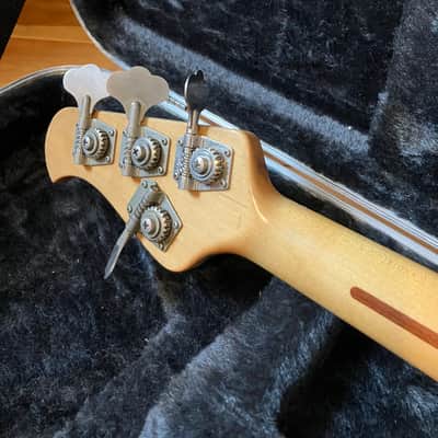 Musicman Stingray 1986 Honey burst image 17