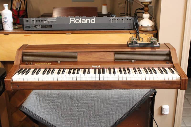 Roland 電子ピアノ Piano Plus 300 (HP-300) Roland HP 300 Piano Plus Electric Piano / Midi | Reverb