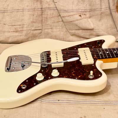 Fender MIJ Classic 60's Jazzmaster 2016 - Vintage White image 15