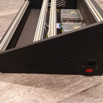 2 Many Synths 7 U Slanted Case - 104hp Eurorack Case - Black image 3