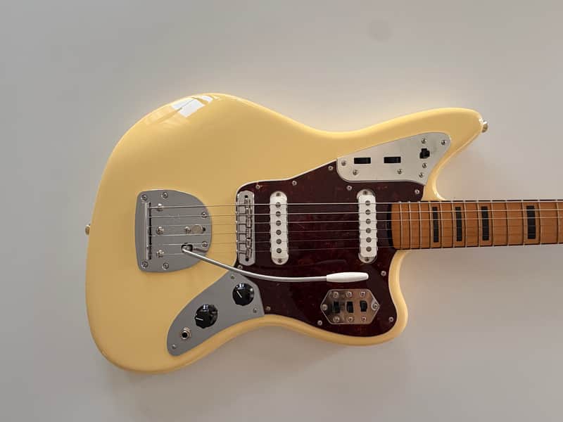 Fender Vintera II '70s Jaguar with Maple Fretboard 2023 - Present - Vintage White